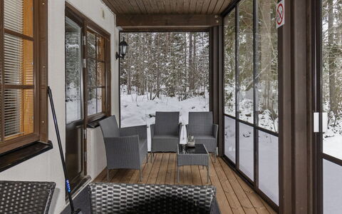 Alppitalo Sinitähti 9 As 1: Arbre, Banque, Maison, Chalet, Lac, Étang, Forêt, Cabane En Rondins
