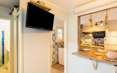 Agur 196.1: Propriété, Cabinetry, Design Intérieur, Table, Jaune, Bois, Salon, Sol, Sol, Maison