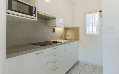 La Belle Créole: Comptoir, Cabinetry, Propriété, Robinet, Bâtiment, Évier, Tiroir, Cuisine, Bois, Design Intérieur