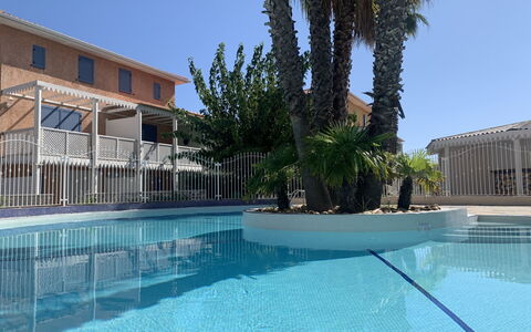 La Belle Créole: L'Eau, Ciel, Plante, Bleu Azur, Piscine, Bâtiment, Arbre, Arecales, Composite, Loisir