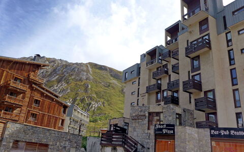 Tignes 375: Bâtiment, Ciel, Nuage, Jour, Propriété, Fenêtre, Design Urbain, Quartier, Zone Résidentielle, Ville