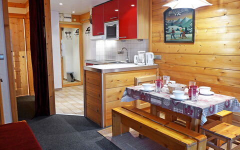 Tignes 375: Pièce, Propriété, Design Intérieur, Meubles, Bâtiment, Cabinetry, Maison, Plafond, Sol, Immobilier