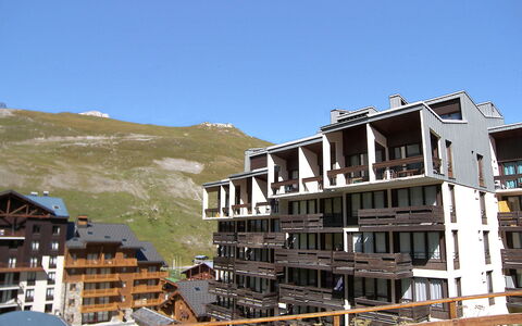 Tignes 390: Ciel, Bâtiment, Propriété, Montagne, Fenêtre, Design Urbain, Immobilier, Paysage, Façade, Ville