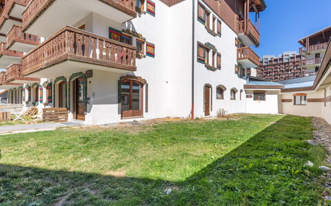 Tignes 397: Propriété, Bâtiment, Plante, Fenêtre, Ciel, Design Urbain, Bois, Herbe, Zone Résidentielle, Loisir