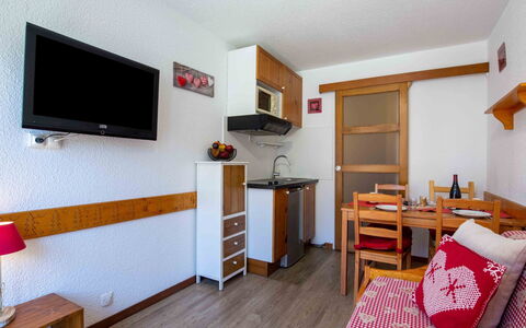 Tignes 397: Meubles, Propriété, Bois, Design Intérieur, Confort, Table, Électroménager, Sol, Salon, Sol