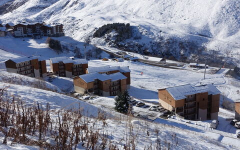 Les Menuires 100: Neige, Montagne, Bâtiment, Pente, Maison, Montagnes, Fenêtre, Gelé, Chaîne De Montagnes, Arbre