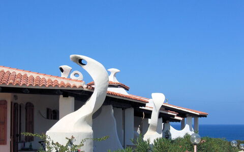 Milli: Ciel, Plante, Fenêtre, Ombre, Bâtiment, Maison, Design Urbain, Loisir, Façade, Toit