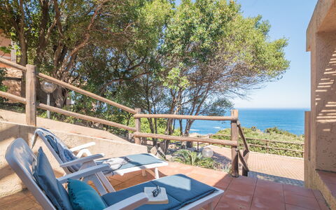 Li Cossi: Ciel, Plante, Bleu Azur, Ombre, Bois, Mobilier De Jardin, Arbre, Chalet, Loisir, Paysage