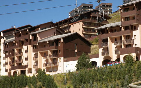 Astragale 412 a: Ciel, Propriété, Jour, Bâtiment, Fenêtre, Plante, Design Urbain, Quartier, Condominium, Arbre