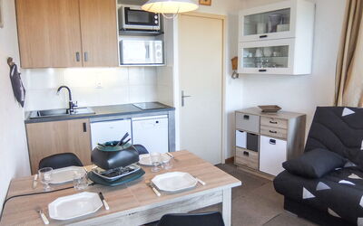 Boëdette 213 a 500.1: Meubles, Cabinetry, Propriété, Table, Comptoir, Appareil De Cuisine, Bois, Cuisinière, Éclairage, Cuisine