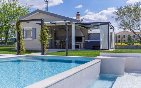 Villa Civitan: Piscine, Zone Résidentielle, Domicile, Composite, Biens, Ombre, Recours, Structure En Plein Air, Patio, Villa