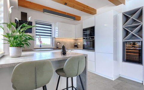 Villa Civitan: Meubles, Design Intérieur, Sol, Comptoir, Bois, Cuisine, Sol, Plafond, Cabinetry, Luminaire