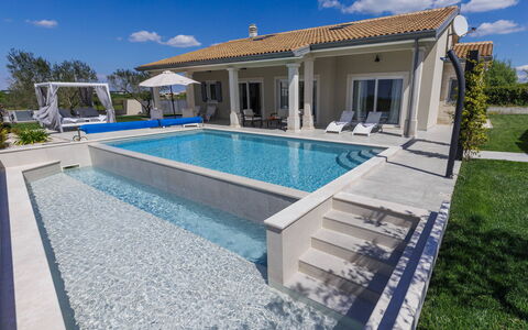 Villa Civitan: Piscine, Zone Résidentielle, Mobilier De Jardin, Recours, Composite, Caractéristique De L'Eau, Ombre, Biens, Loisir, Chaise