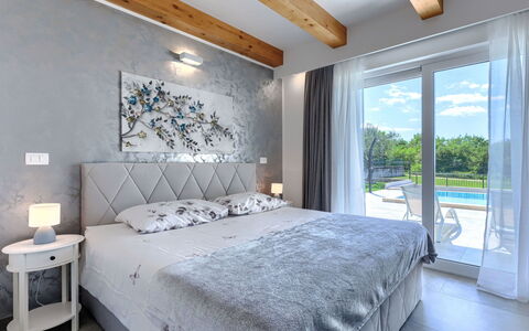 Villa Civitan: Meubles, Design Intérieur, Chambre, Sol, Sol, Lit, Plafond, Linge, Domicile, Pièce