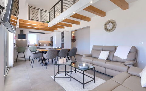 Villa Civitan: Table, Canapé, Meubles, Cadre, Design Intérieur, Architecture, Chaise, Salon, Sol, Mur