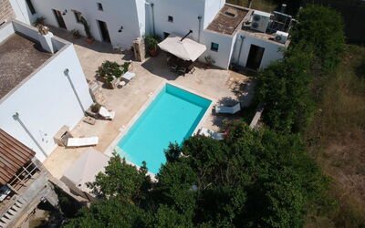 Racale 114: L'Eau, Propriété, Bâtiment, Plante, Piscine, Fenêtre, Bleu Azur, Arbre, Design Urbain, Maison
