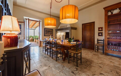 Villa Agnola: Table, Propriété, Meubles, Bois, Éclairage, Chaise, Design Intérieur, Cuisine, Sol, Lampe