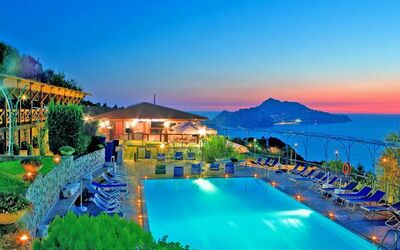Blue-wave Experience Resort: L'Eau, Ciel, Bâtiment, Propriété, Plante, Piscine, Station Balnéaire, Bleu Azur, Paysage Naturel, Arbre
