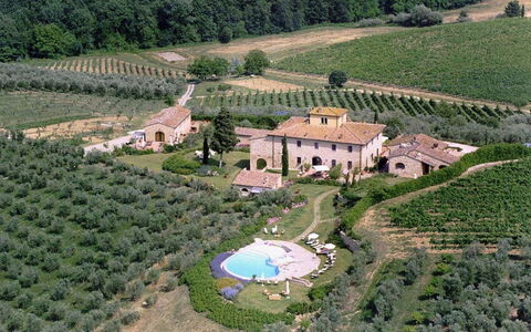 Sole Del Chianti: Propriété, Bâtiment, Plante, Écorégion, Paysage Naturel, La Nature, Lot Terre, Arbre, Architecture, Design Urbain