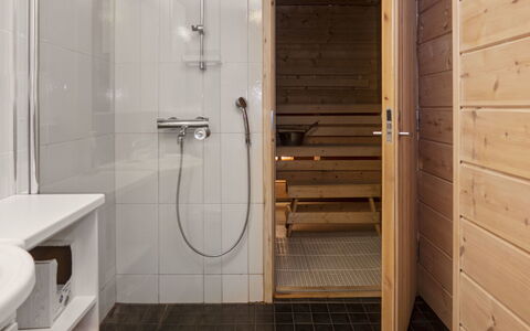 Rukan Pramea: Sol, Bois, Sol, Luminaire Plomberie, Design Intérieur, Salle De Bains, Plomberie, Pièce, Tache De Bois, Plafond