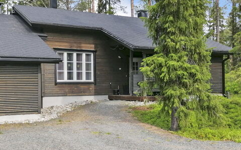 Rukan Pramea: Bâtiment, Fenêtre, Maison, Siding, Toit, Bois, Domicile, Chalet, Zone Résidentielle, Biens
