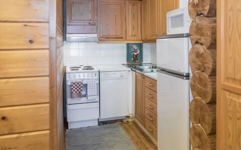 Mänty: Bois, Sol, Plafond, Cuisine, Cabinetry, Design Intérieur, Comptoir, Sol, Principaux Appliance, Pièce