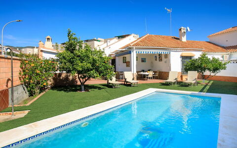 Villa Anita: Piscine, Zone Résidentielle, Recours, Maison, Loisir, Eco Hôtel, Biens, Hacienda, Mobilier De Jardin, Villa