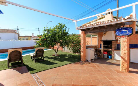 Villa Anita: Piscine, Ombre, Cour, Mobilier De Jardin, Patio, Tuile, Chaise, Arrière-Cour, Plante D'Appartement, Eco Hôtel