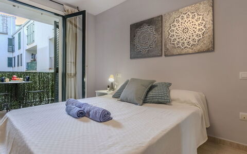 Mitsu: Design Intérieur, Mur, Chambre, Meubles, Lit, Bois, Sol, Sol, Pièce, Plafond