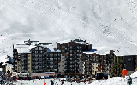 Carlines 1 - 46: Neige, L'Hiver, Géologique Phénomène, Ciel, Des Loisirs, Station De Ski, Piste, Architecture, Sport D'Hiver, Chaîne De Montagnes