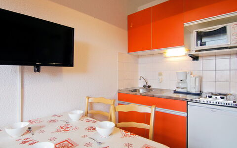 Carlines 1 - 46: Pièce, Orange, Propriété, Rouge, Meubles, Cuisine, Design Intérieur, Bâtiment, Maison, Immobilier