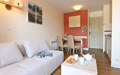 Logement:&nbsp;Le Village (B1 418) 400.23