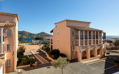 Logement:&nbsp;Le Village (C0 266) 400.53