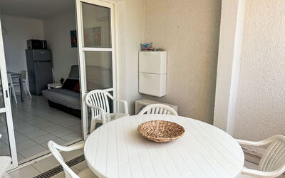 Le Village (C9 279) 400.32: Meubles, Sol, Sol, Design Intérieur, Chaise, Table Cuisine Et Salle A Manger, Appartement, Pièce, Table Basse, Salon