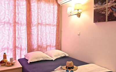 Logement:&nbsp;Le Village (B1 418) 400.23