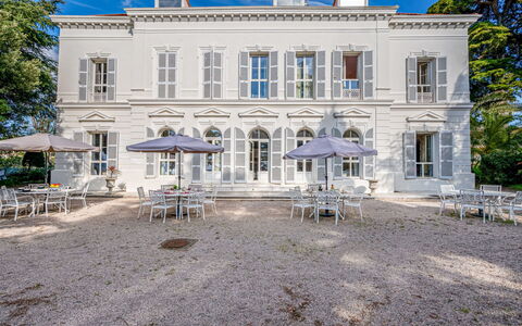 Cannes 464: Ciel, Nuage, Fenêtre, Arbre, Bâtiment, Immobilier, Porte, Façade, Ville, Plante