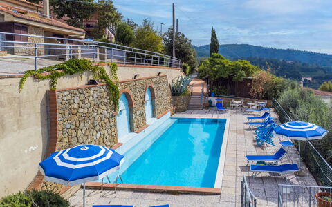 Vinci 962: L'Eau, Plante, Ciel, Propriété, Nuage, Piscine, Bleu Azur, Bleu, La Nature, Mobilier De Jardin