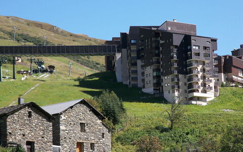 Ski Soleil 1 - 1511: Ciel, Bâtiment, Fenêtre, Maison, Lot Terre, Montagnes, Herbe, Zone Résidentielle, Immobilier, Design Urbain
