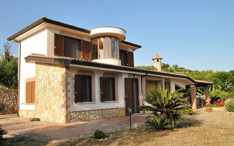 Collina delle Stelle: Plante, Ciel, Fenêtre, Arbre, Maison, Bâtiment, Bois, Paysage, Façade, Chalet