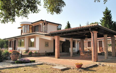 Collina delle Stelle: Ciel, Bâtiment, Plante, Propriété, Fenêtre, Arbre, Maison, Lot Terre, Ombre, Bois