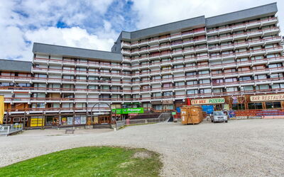 Les Menuires 340: Ciel, Bâtiment, Nuage, Propriété, Fenêtre, Design Urbain, Bloc Tour, Condominium, Zone Résidentielle, Immobilier