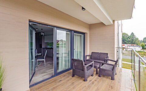 Pięć Mórz: Propriété, Plante, Bois, Ombre, Design Intérieur, Sol, Sol, Fenêtre, Porche