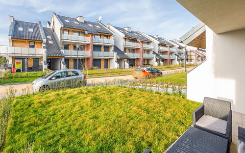 Jantar Park: Ciel, Plante, Nuage, Jour, Propriété, Bâtiment, Fenêtre, Voiture, Design Urbain, Lot Terre