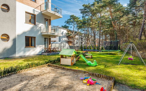 Cztery Pory Roku: Plante, Ciel, Bâtiment, Propriété, Fenêtre, Nuage, Arbre, Lot Terre, Jaune, Design Urbain