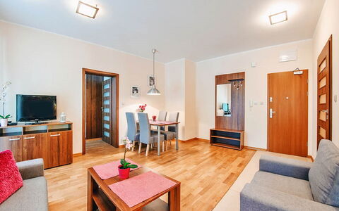 Cztery Pory Roku: Meubles, Table, Propriété, Télévision, Bois, Bleu Azur, Maison, Cadre, Chaise, Salon