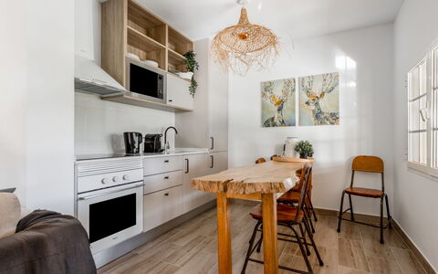 Alcácer Do Sal 1: Cabinetry, Comptoir, Meubles, Propriété, Table, Cadre, Bois, Appareil De Cuisine, Design Intérieur, Cuisinière