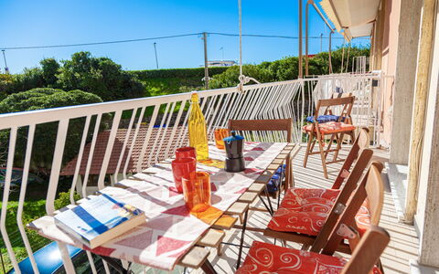 Apartment Fernanda - Levanto: Ciel, Table, Propriété, Meubles, Chaise, Arbre, Mobilier De Jardin, Bois, Tableau De Plein Air, Loisir