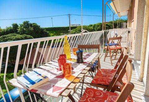Apartment Fernanda - Levanto: Ciel, Table, Propriété, Meubles, Chaise, Arbre, Mobilier De Jardin, Bois, Tableau De Plein Air, Loisir