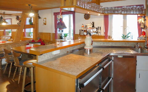 Hexenstüble: Cabinetry, Comptoir, Meubles, Propriété, Évier, Bois, Cuisine, Fenêtre, Éclairage, Design Intérieur