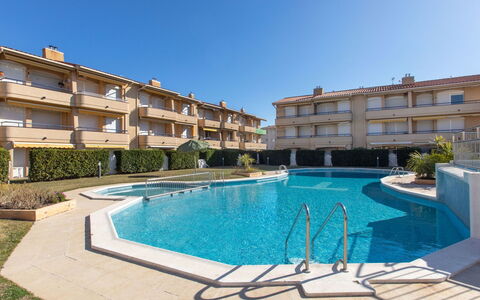 Edificio Tamarius: L'Eau, Bâtiment, Plante, Ciel, Jour, Propriété, Fenêtre, Piscine, Bleu Azur, Maison
